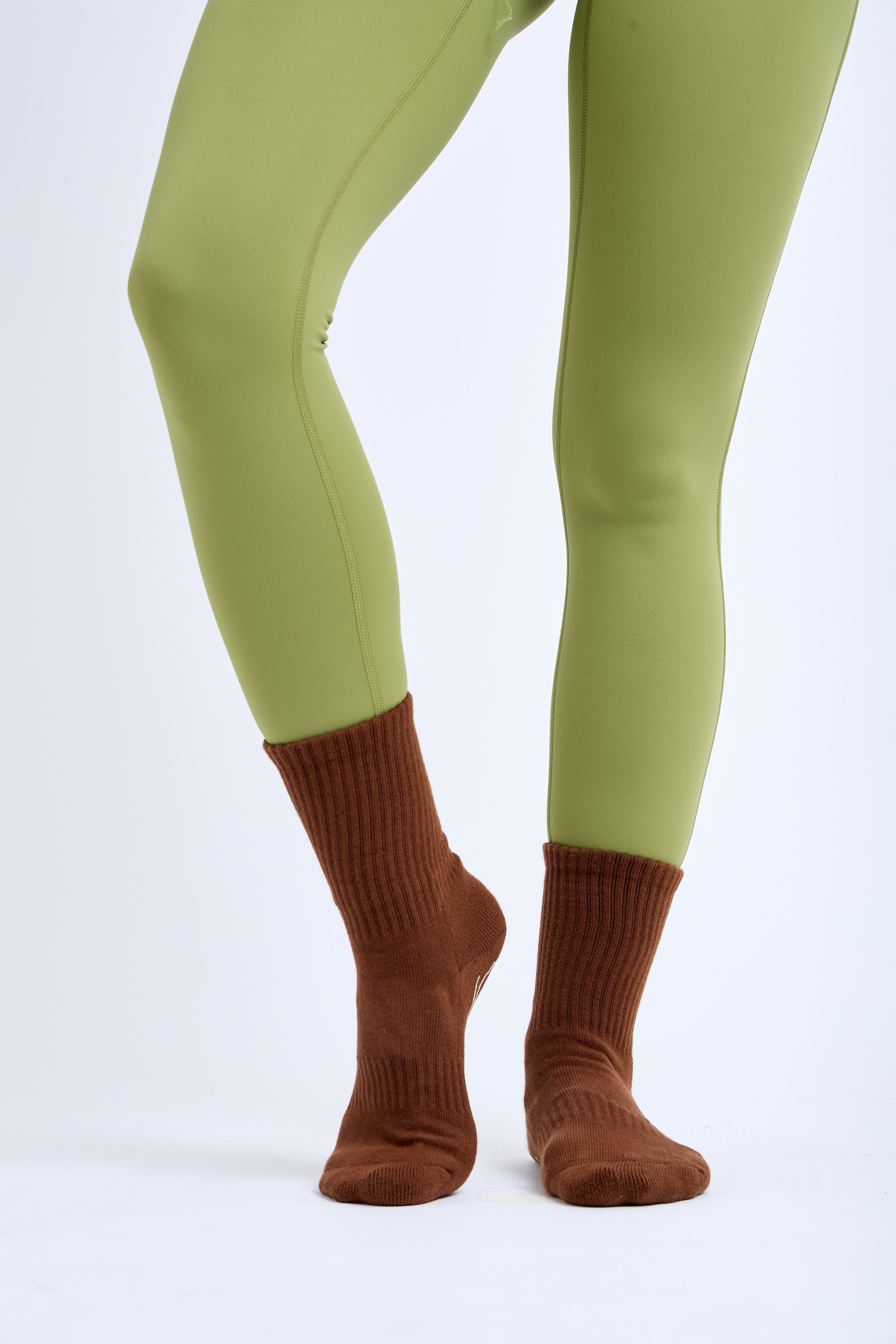 Signature Crew Socks in Brown