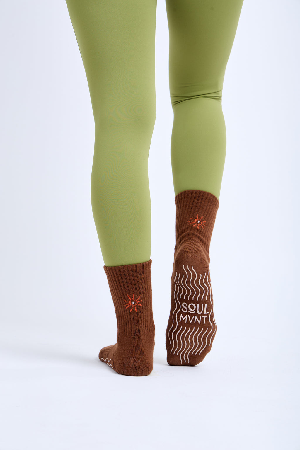 Signature Crew Socks in Brown